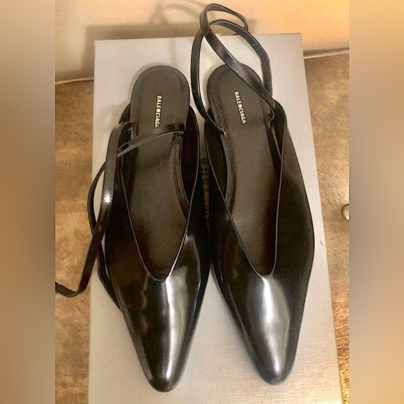 BALENCIAGA ankle-strap patent leather flats in black size EU 37 new in box - Picture 1 of 7